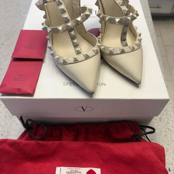 Valentino Garavani Rockstud Ivory Studded Heels Special Edition - Picture 6 of 9